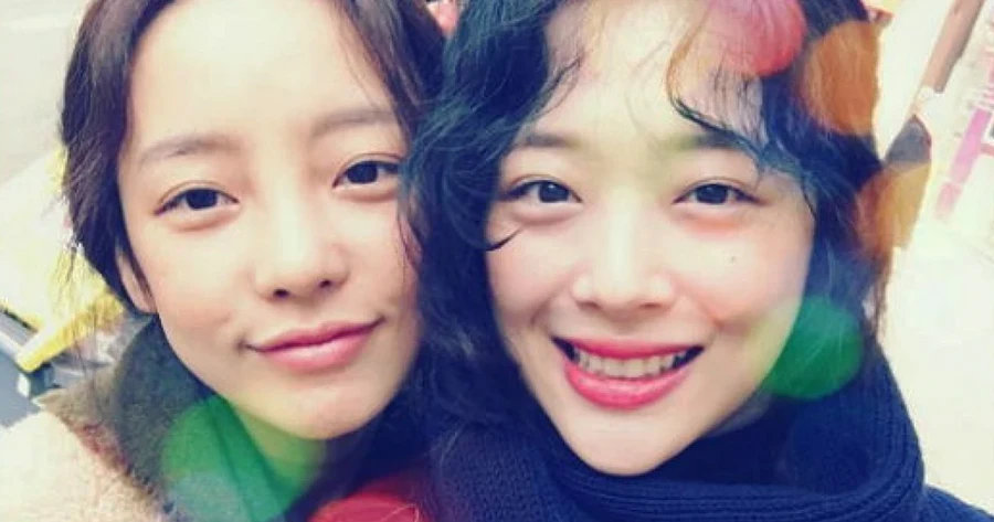 Goo Hara và Sulli là những người bạn thân thiết.