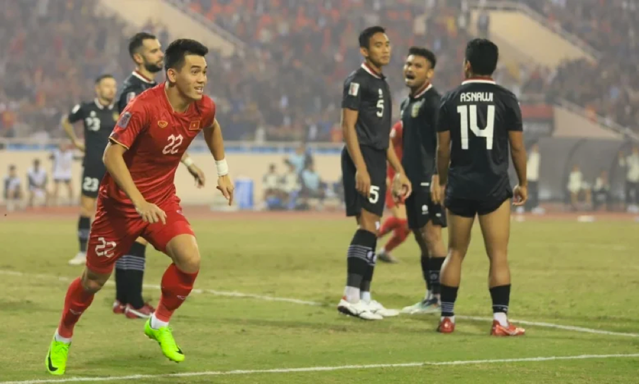 Tiến Linh ghi cú đúp bàn thắng vào lưới Indonesia.