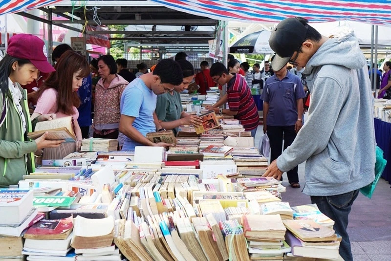 Nhiều văn nghệ sĩ xuất bản nhiều sách, nhưng ít có sách đáng đọc. Ảnh minh họa.