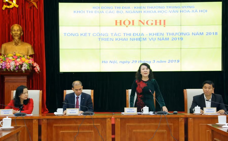 Thứ trưởng Nguyễn Thị Nghĩa phát biểu tại hội nghị. Ảnh Việt Hà