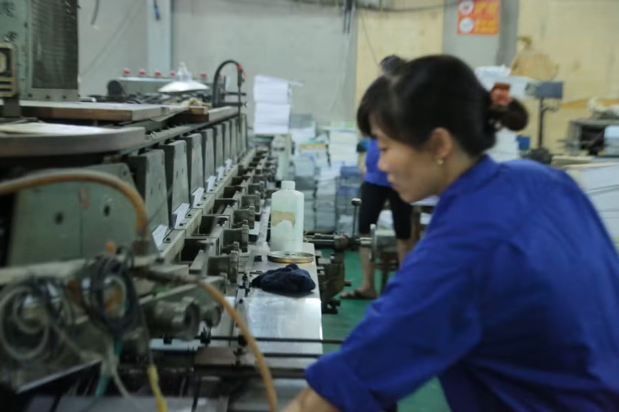 Vận hành máy xén khổ tự động liên hoàn