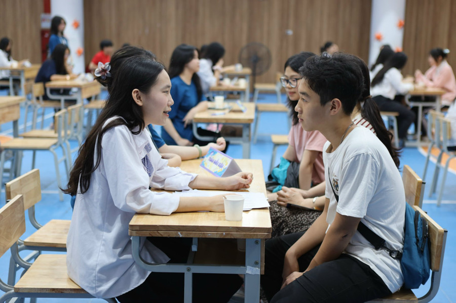 Hoạt động tư vấn 1-1 với 90 em học sinh từ nhiều trường THPT.