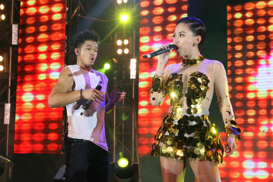 Tối 24/3, trong đêm nhạc MTV Connection tháng 3 chủ đề Hit EDM diễn ra tại sân khấu 4A Nhà Văn hóa Thanh niên (TP HCM), Tóc Tiên và Trọng Hiếu có màn kết hợp đặc biệt trong ca khúc nhạc ngoại Marvin Gaye. Tối 24/3, trong đêm nhạc MTV Connection tháng 3 chủ đề Hit EDM diễn ra tại sân khấu 4A Nhà Văn hóa Thanh niên (TP HCM), Tóc Tiên và Trọng Hiếu có màn kết hợp đặc biệt trong ca khúc nhạc ngoại Marvin Gaye.