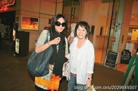 Sao nữ Hoa ngữ được mẹ chồng thương yêu như con đẻ - Ảnh 8 Sao nữ Hoa ngữ được mẹ chồng thương yêu như con đẻ - Ảnh 8