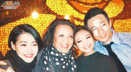 Sao nữ Hoa ngữ được mẹ chồng thương yêu như con đẻ - Ảnh 9 Sao nữ Hoa ngữ được mẹ chồng thương yêu như con đẻ - Ảnh 9