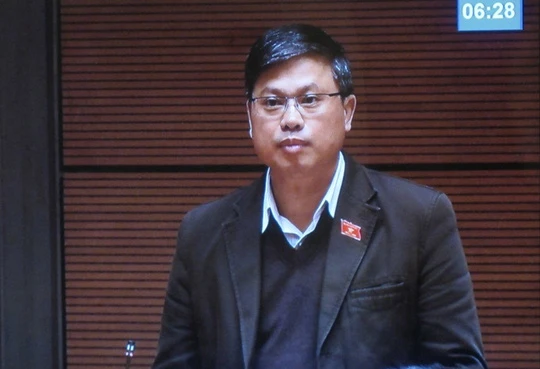 Thật vô lý khi dân nghèo phải mua thuốc giá cao
