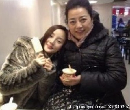 Sao nữ Hoa ngữ được mẹ chồng thương yêu như con đẻ - Ảnh 2 Sao nữ Hoa ngữ được mẹ chồng thương yêu như con đẻ - Ảnh 2