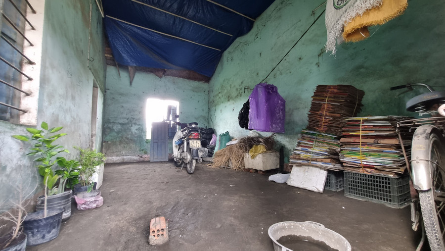 Bên trong một căn phòng của &apos;nhà xuống ban&apos;.