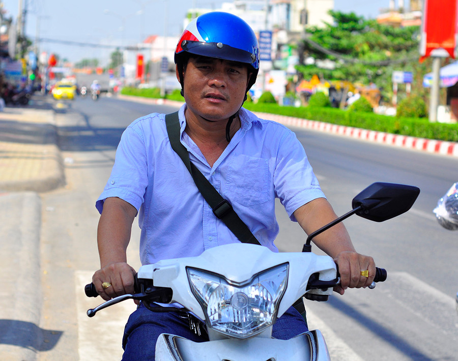 "Hiệp sĩ" đường phố Nguyễn Thanh Hải. Ảnh: Ngọc An.