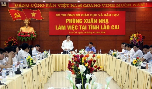 Tìm giải pháp phát triển giáo dục vùng khó khăn