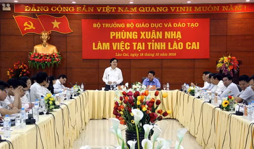 Tìm giải pháp phát triển giáo dục vùng khó khăn