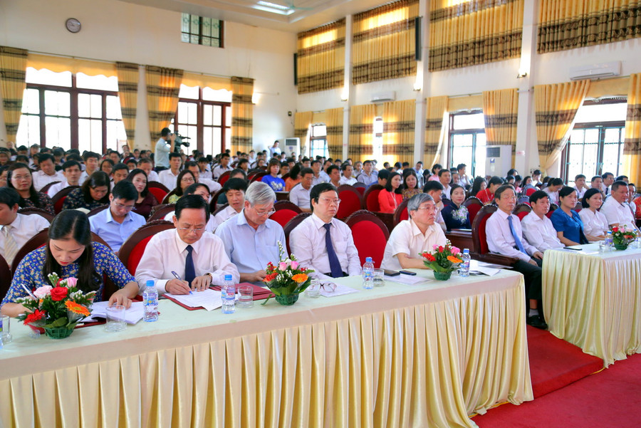 Các đại biểu dự buổi lễ. Ảnh: Việt Hà. Các đại biểu dự buổi lễ. Ảnh: Việt Hà.