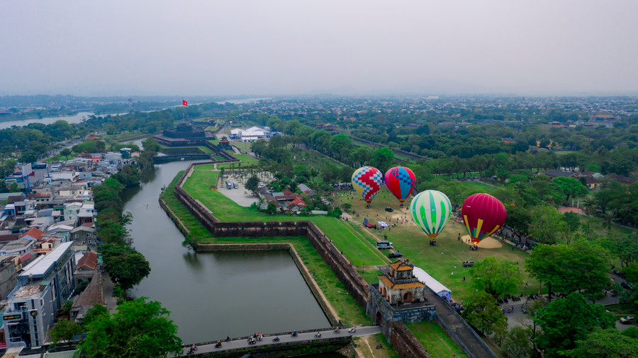 Lễ hội Khinh khí cầu Huế 2023 là một điểm nhấn trong tháng đầu của mùa du lịch hè, hưởng ứng tuần cao điểm Festival Huế 2023. Lễ hội Khinh khí cầu Huế 2023 là một điểm nhấn trong tháng đầu của mùa du lịch hè, hưởng ứng tuần cao điểm Festival Huế 2023.