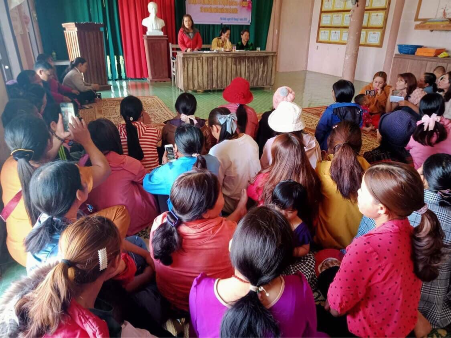 Một buổi tuyên truyền vận động về các mô hình sinh kế cho phụ nữ tại thôn Py Ây, xã Quảng Nhâm, huyện A Lưới. Một buổi tuyên truyền vận động về các mô hình sinh kế cho phụ nữ tại thôn Py Ây, xã Quảng Nhâm, huyện A Lưới.