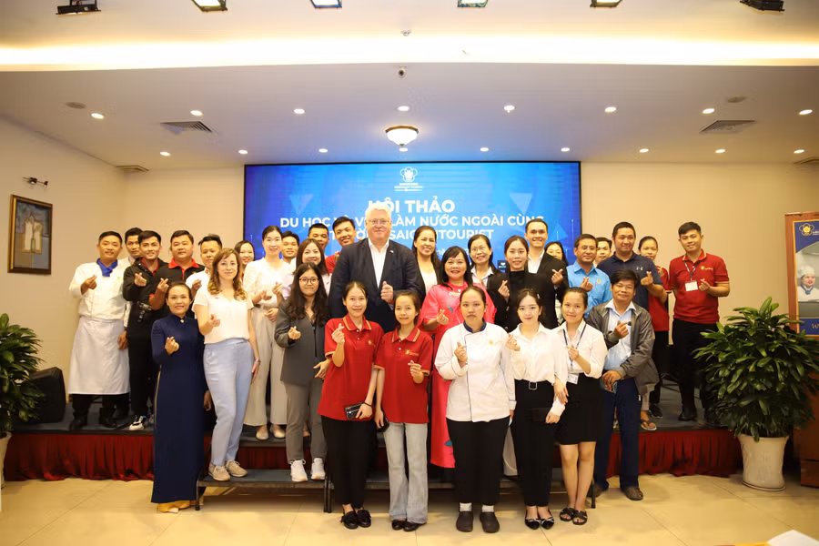 Chương trình đã thu hút hàng trăm phụ huynh, học sinh, sinh viên và cựu sinh viên của Trường Saigontourist tham gia