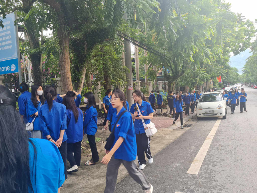 Sáng nay thí sinh thi tốt nghiệp THPT với bài thi Ngữ văn ảnh 48