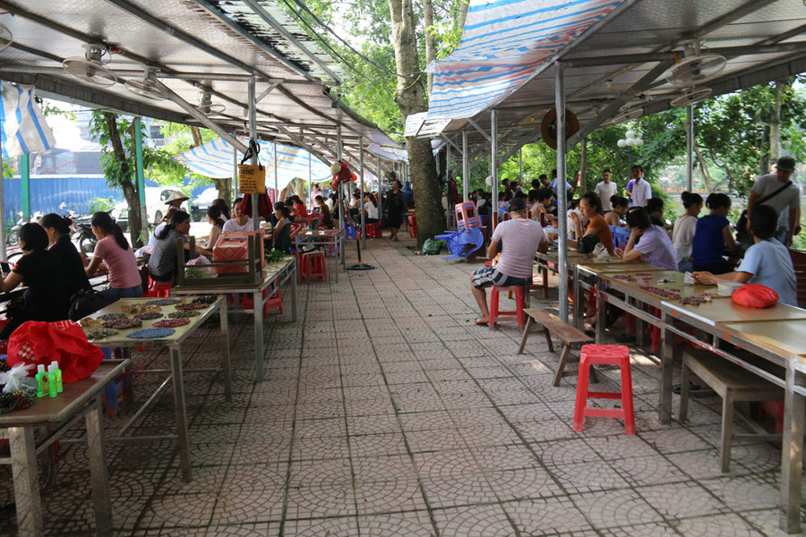 Bất ngờ những món hàng nhỏ xíu giá tiền tỷ trong khu chợ quê ở Yên Bái