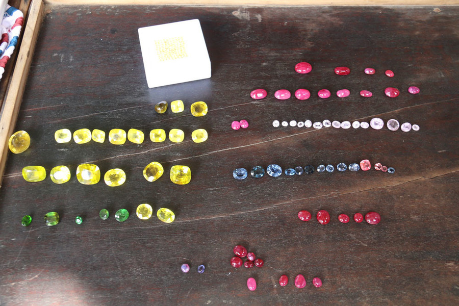 Bất ngờ những món hàng nhỏ xíu giá tiền tỷ trong khu chợ quê ở Yên Bái