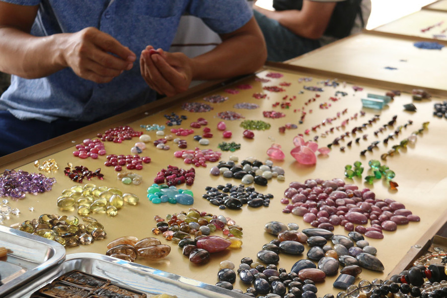 Bất ngờ những món hàng nhỏ xíu giá tiền tỷ trong khu chợ quê ở Yên Bái