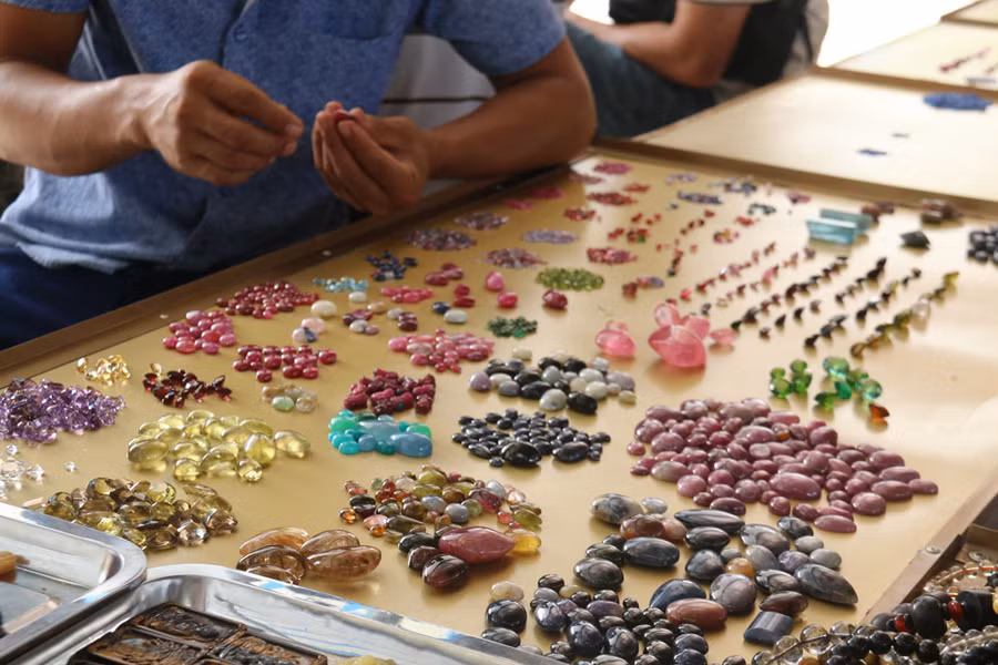 Bất ngờ những món hàng nhỏ xíu giá tiền tỷ trong khu chợ quê ở Yên Bái