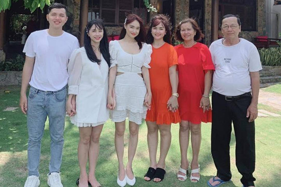 Nhã Phương liên tục lộ ảnh gầy gò, dáng khẳng khiu-5