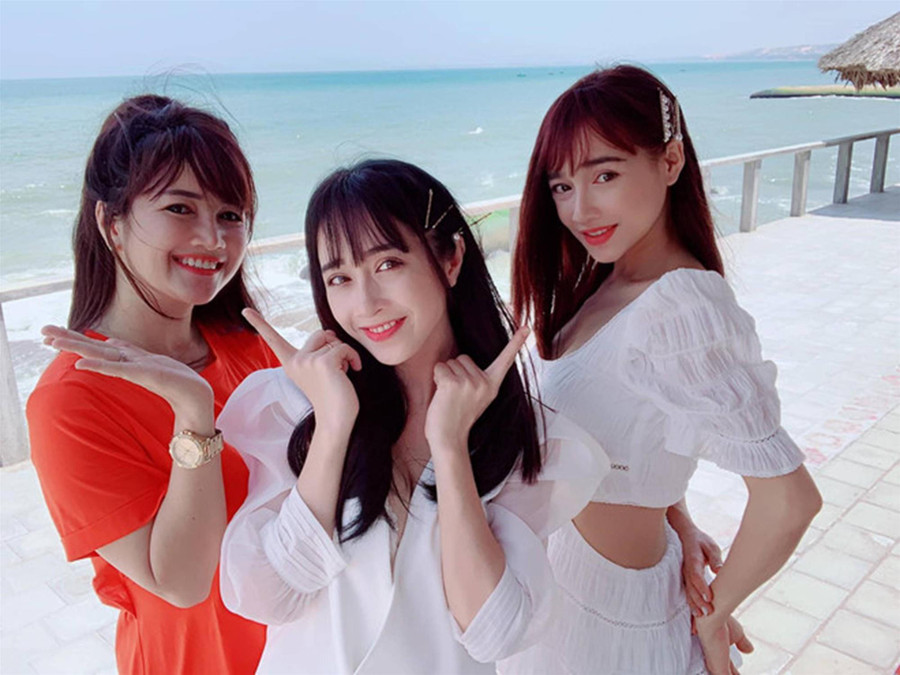 Nhã Phương liên tục lộ ảnh gầy gò, dáng khẳng khiu-6