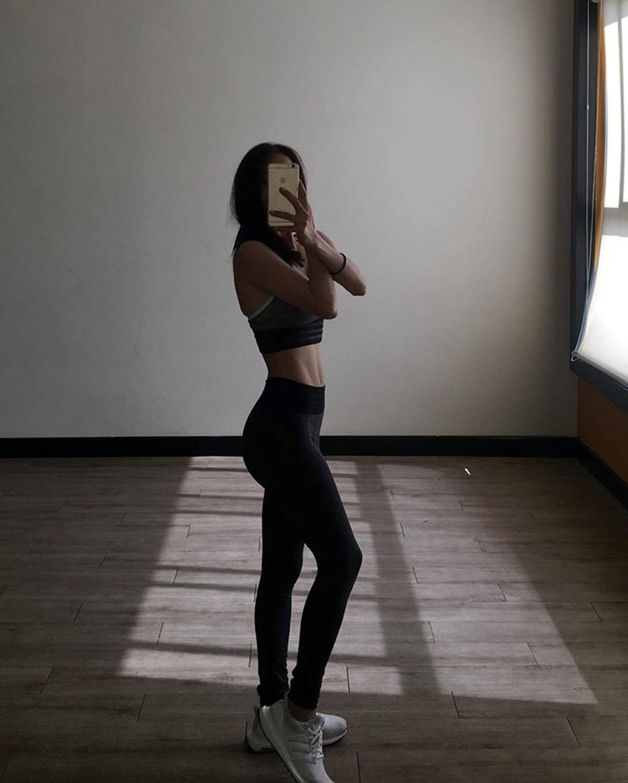 Nhã Phương liên tục lộ ảnh gầy gò, dáng khẳng khiu-1