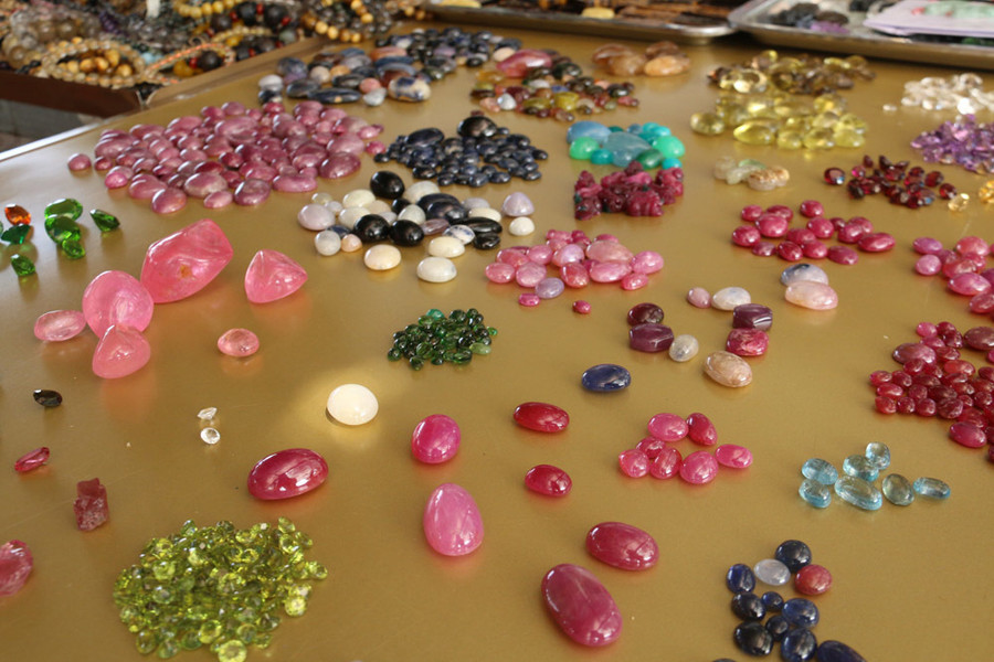 Bất ngờ những món hàng nhỏ xíu giá tiền tỷ trong khu chợ quê ở Yên Bái