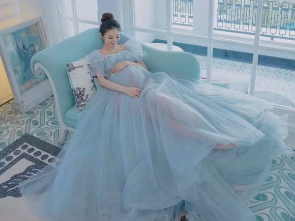 de quy tu cho dai gia song bai, gai xinh u40 khoe ngay nhan kim cuong "sieu to khong lo" - 7