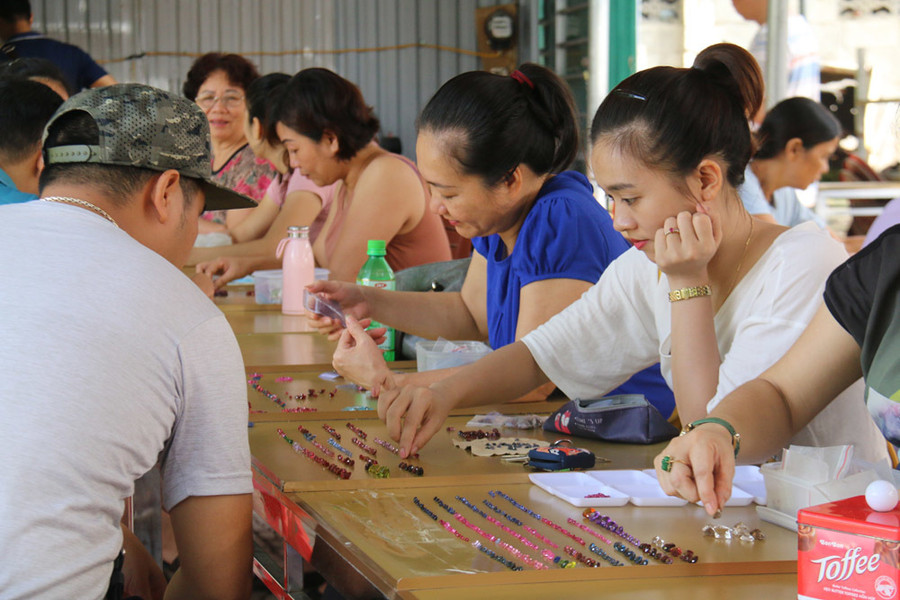 Bất ngờ những món hàng nhỏ xíu giá tiền tỷ trong khu chợ quê ở Yên Bái