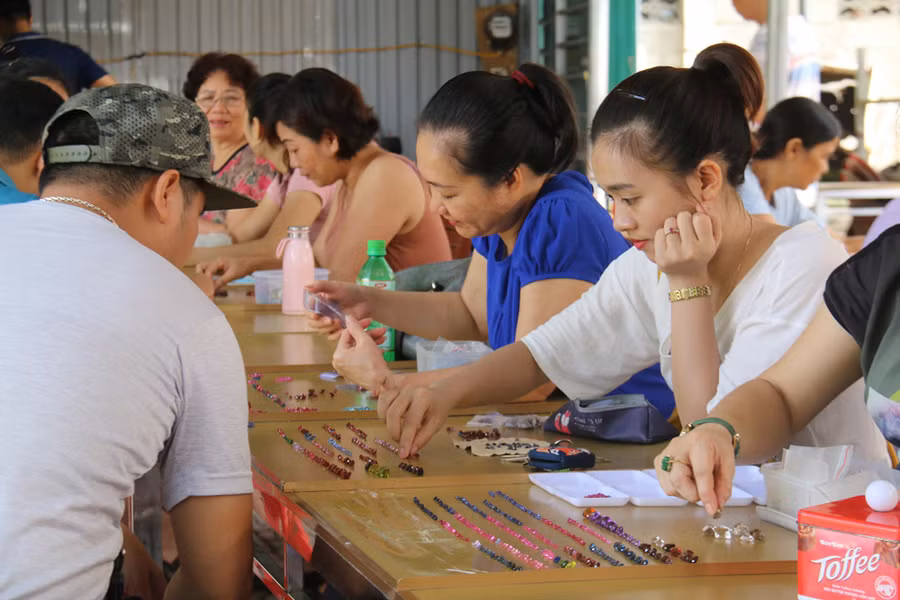 Bất ngờ những món hàng nhỏ xíu giá tiền tỷ trong khu chợ quê ở Yên Bái