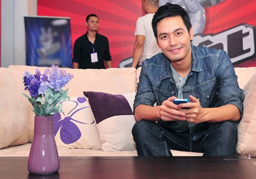 Nhắc đến Phan Anh, khán giả nhớ ngay đến người dẫn chương trình của những cuộc thi ca hát nổi tiếng như Vietnam Idol, Giọng hát Việt. Sở hữu ngoại hình sáng sân khấu, phong cách chuyên nghiệp... MC này luôn tạo sự thoải mái đối với khán giả theo dõi. Những biên tập viên truyền hình hát hay như ca sĩ