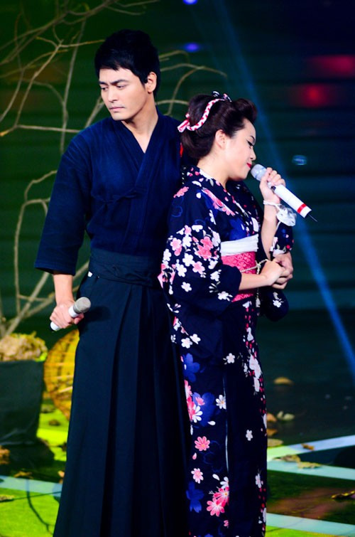 Phan Anh cũng từng khoe khéo giọng hát trong chương trình Cặp đôi hoàn hảo. Nam MC kết hợp cùng Thái Trinh trong ca khúc chủ đề bộ phim hoạt hình nổi tiếng Doraemon. Tiếc là giọng hát hay nhưng Phan Anh được đánh giá là chưa khai thác hết thế mạnh ngoại hình nên không tiến xa được trong cuộc thi. Những biên tập viên truyền hình hát hay như ca sĩ