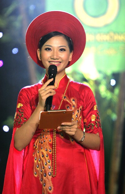 Cũng giống như MC Anh Tuấn, Mỹ Vân là người dẫn chương trình truyền hình được khán giả yêu thích qua loạt chương trình về âm nhạc. Cô gắn liền với các chương trình như Sao mai, Điểm hẹn âm nhạc, Con đường âm nhạc... Vẻ ngoài và giọng nói dịu dàng của Mỹ Vân đã đốn tim không ít khán giả trong suốt 10 năm gắn bó với sóng truyền hình. Những biên tập viên truyền hình hát hay như ca sĩ