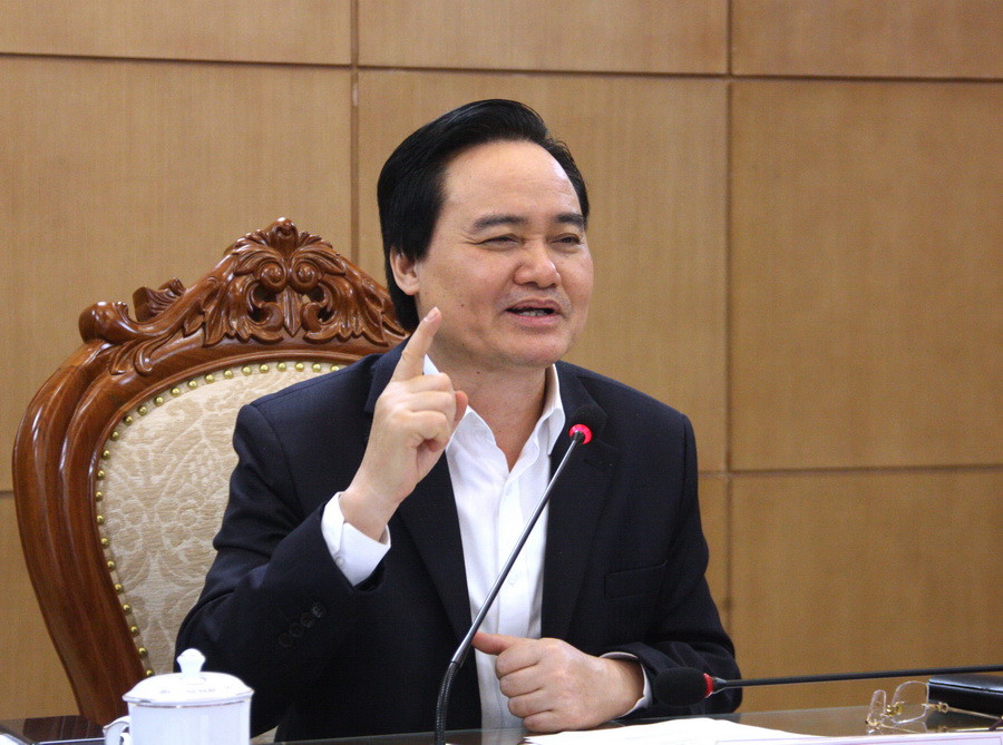 Bộ trưởng Phùng Xuân Nhạ phát biểu chỉ đạo, giao nhiệm vụ cho nhóm nghiên cứu đề tài Bộ trưởng Phùng Xuân Nhạ phát biểu chỉ đạo, giao nhiệm vụ cho nhóm nghiên cứu đề tài