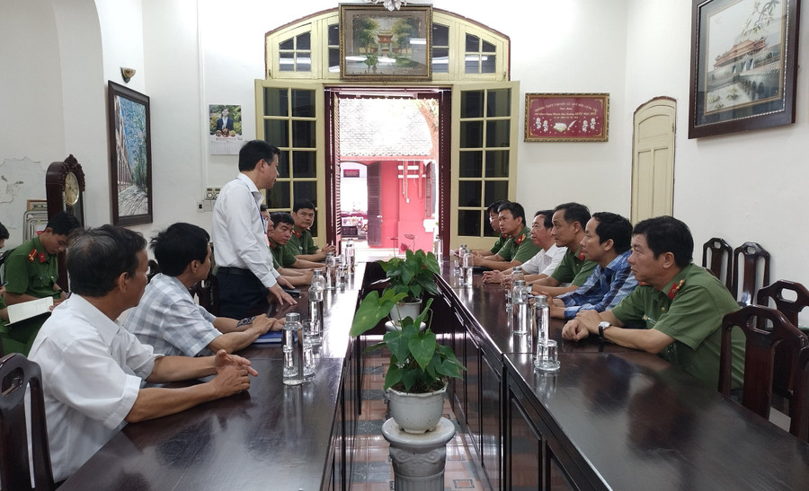 Công an tỉnh và Sở GD&ĐT trao đổi về việc triển khai các nhiệm vụ trong Kỳ thi tốt nghiệp THPT năm 2023 tại tỉnh Thừa Thiên - Huế. Công an tỉnh và Sở GD&ĐT trao đổi về việc triển khai các nhiệm vụ trong Kỳ thi tốt nghiệp THPT năm 2023 tại tỉnh Thừa Thiên - Huế.