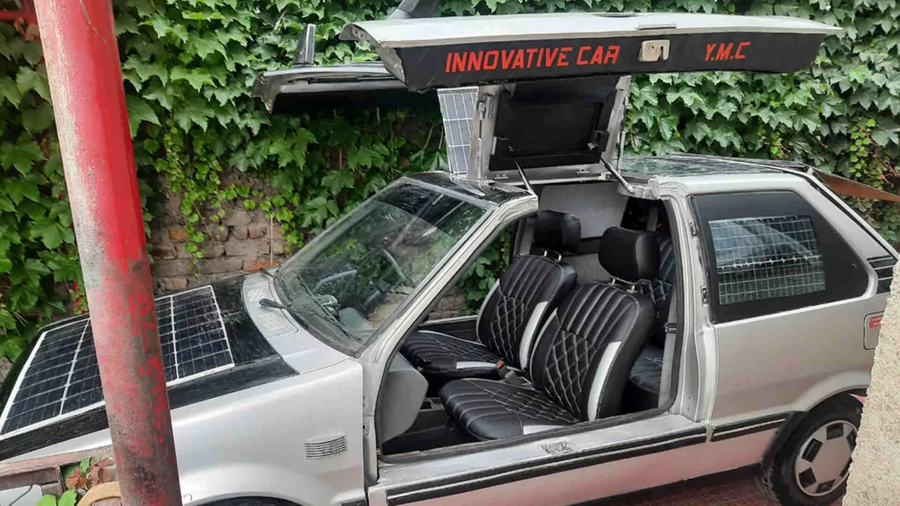 Giáo viên toán Ahmed cho ra đời chiếc xe điện sau 11 năm nghiên cứu.