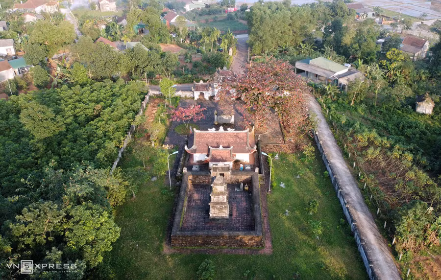 Am Tháp thờ Lê Am (Cẩm Duệ, Cẩm Xuyên, Hà Tĩnh), vị quan triều nhà Lê, được vua Lê Lợi ban đặc ân chọn sinh phần (chọn phần đất khi còn sống). 
