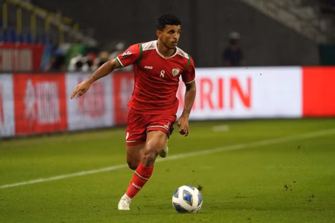 Tiền vệ Zahir Al Aghbari, trụ cột của Oman lỡ trận gặp Việt Nam vì dính chấn thương.