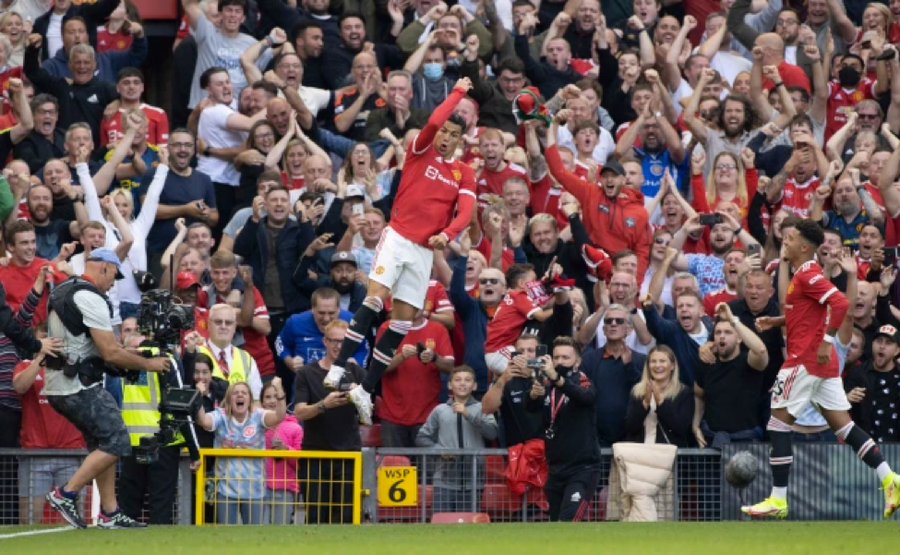 Ronaldo lập cú đúp bàn thắng vào lưới Newcastle trong tháng 9.