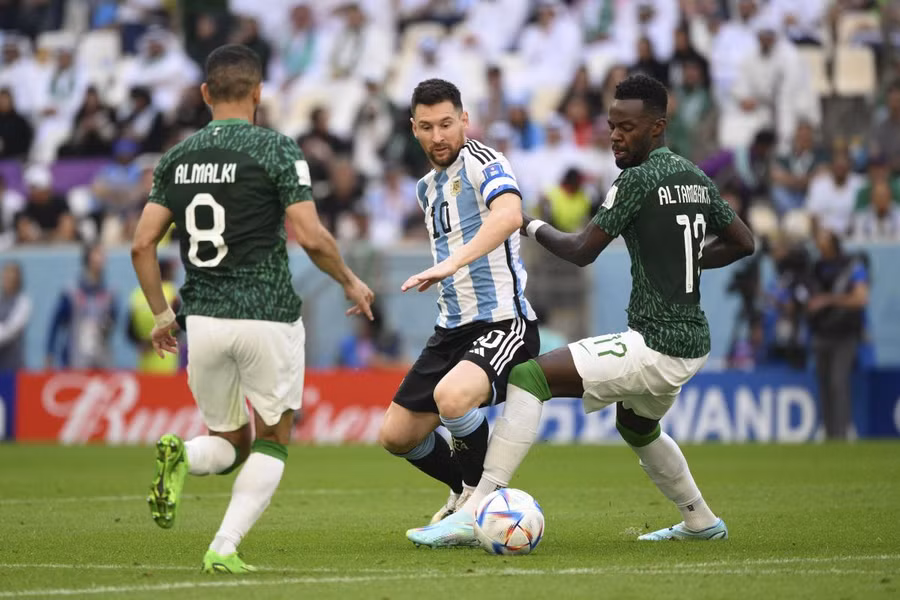 Messi bị từ chối 1 bàn thắng vì lỗi việt vị khi đối đầu đội bóng vùng Vịnh.