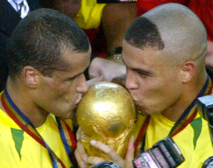 Brazil đang hướng tới lần thứ 6 trong lịch sử vô địch World Cup. Brazil đang hướng tới lần thứ 6 trong lịch sử vô địch World Cup.