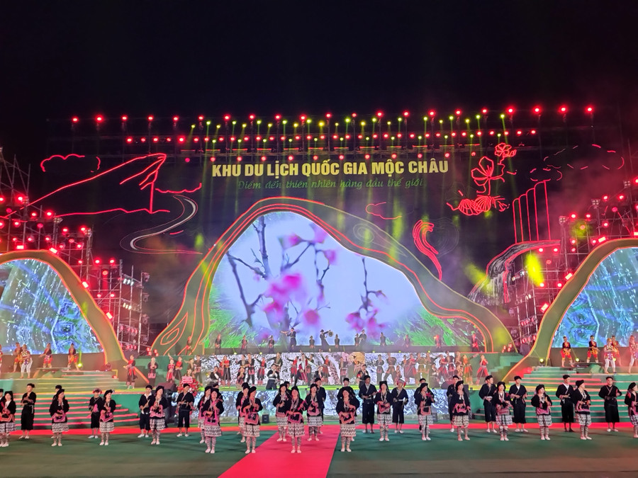 Tiết mục văn nghệ đặc sắc tại lễ công bố.