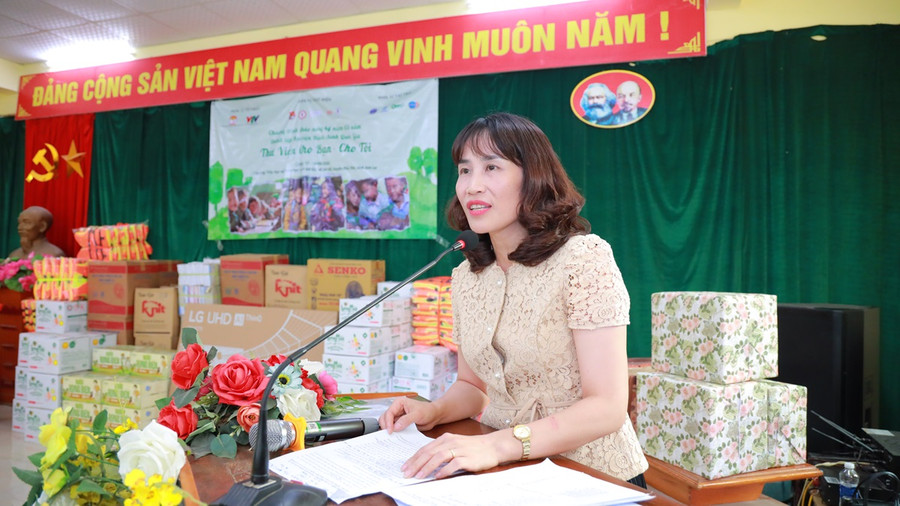 PGS.TS Hoàng Mai, Trưởng khoa Khoa Quản trị nhân lực, Học viện Hành chính Quốc gia chia sẻ tại chương trình thiện nguyện. PGS.TS Hoàng Mai, Trưởng khoa Khoa Quản trị nhân lực, Học viện Hành chính Quốc gia chia sẻ tại chương trình thiện nguyện.