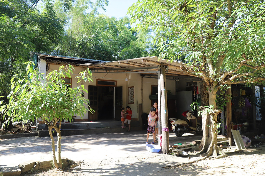 Ngôi nhà của ông Trần Đức Trường có 3 thế hệ cùng sinh sống. Ảnh: Phạm Tâm Ngôi nhà của ông Trần Đức Trường có 3 thế hệ cùng sinh sống. Ảnh: Phạm Tâm