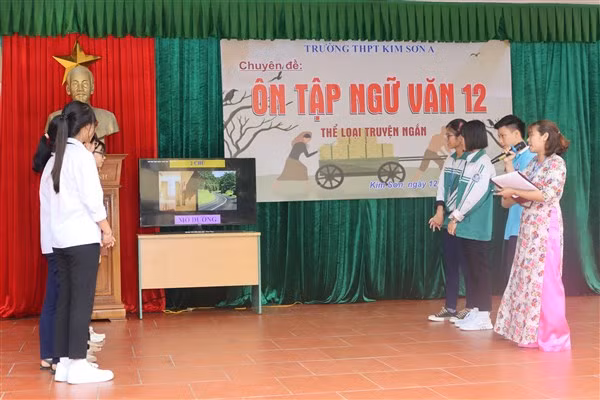 Hoạt động ngoại khóa môn Ngữ văn tại Trường THPT Kim Sơn A- Ninh Bình. Ảnh: NTCC