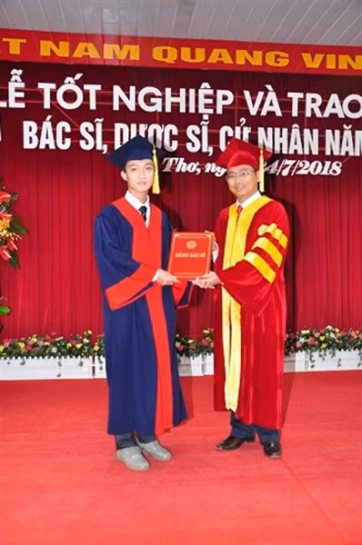 Nhận được tài trợ từ Quỹ Khuyến học Nguyễn Sinh Sắc, Phạm Lê Bảo Toàn, SV Trường ĐH Y Dược Cần Thơ đã tốt nghiệp xuất sắc.