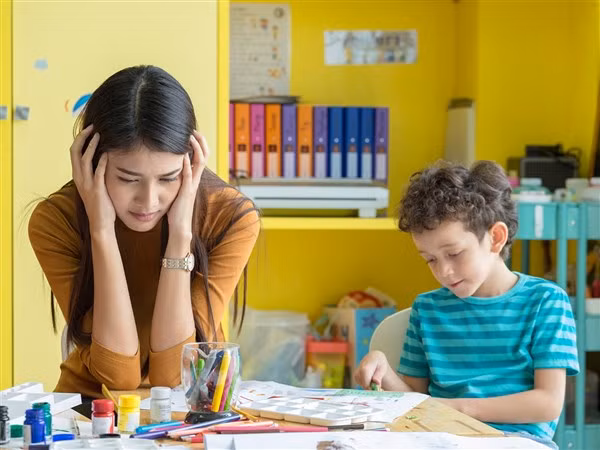 Giáo viên khó theo kịp việc chuyển đổi giữa dạy trực tuyến và trực tiếp.