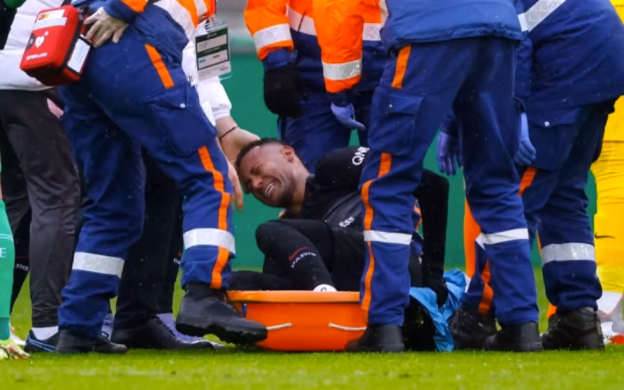 Neymar phải nghỉ khoảng 8 tuần.