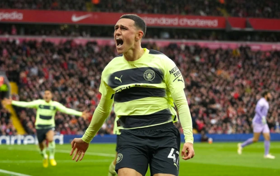 Phil Foden phản ứng khi bị tước bàn thắng ‘mở tỉ số’. Phil Foden phản ứng khi bị tước bàn thắng ‘mở tỉ số’.